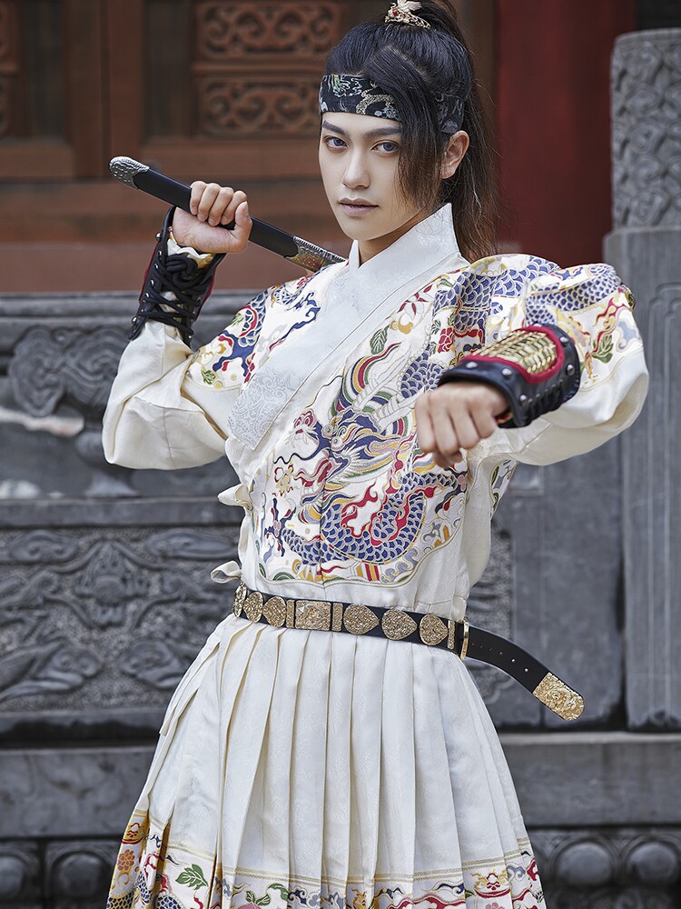MO QIANYAN [XIA KE XING] FEIYU 정장 남성 명나라 제작 스티커  원본 HANFU 모조 메이크업 꽃 직조 골드 비 골동품 의상