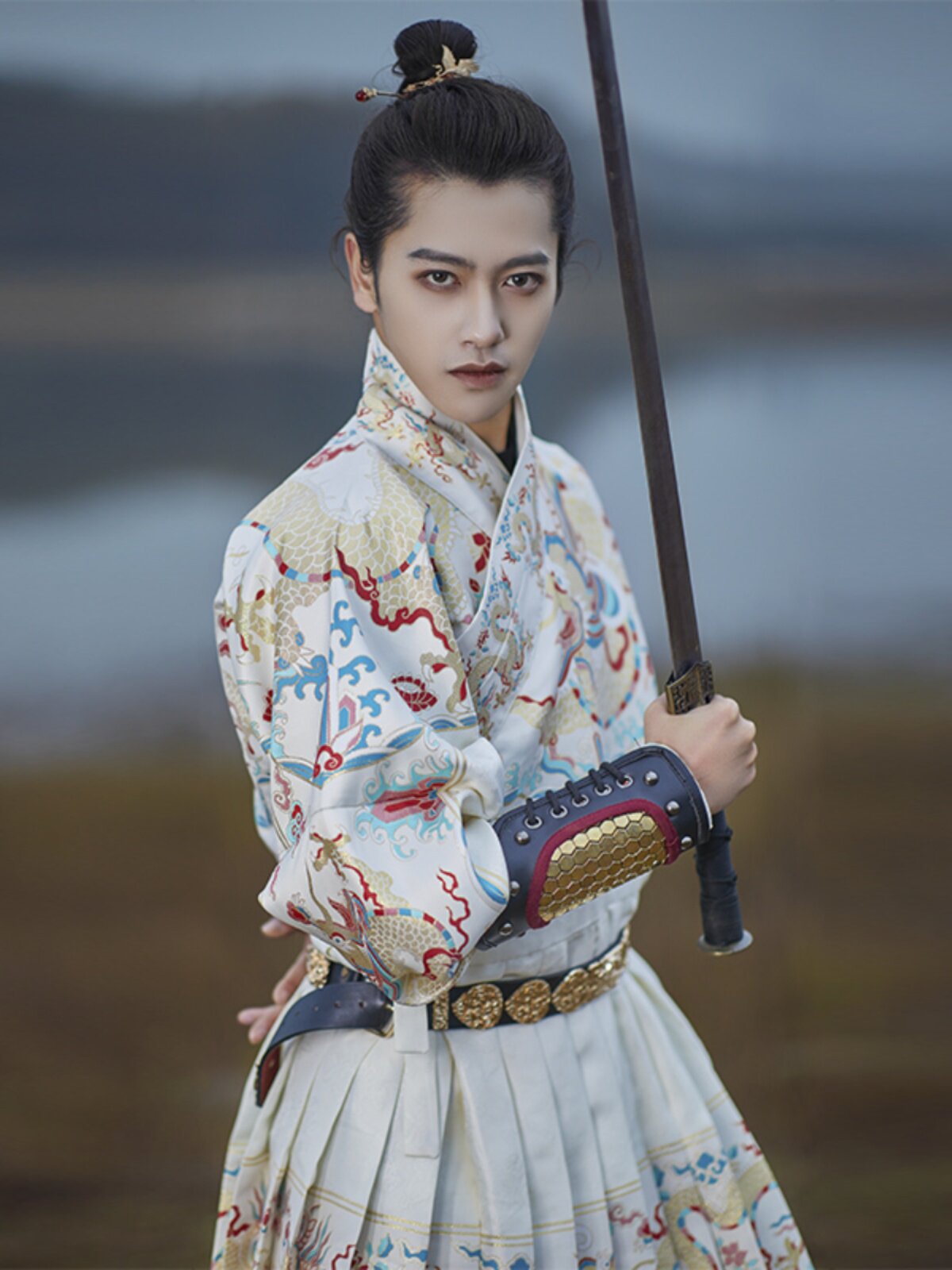 MO QIANYAN [3월 주문] 원래 정통 명나라에서 만든 HANFU 남자 날치 정장 JIN YIWEI 모조 메이크업 꽃 직조 금