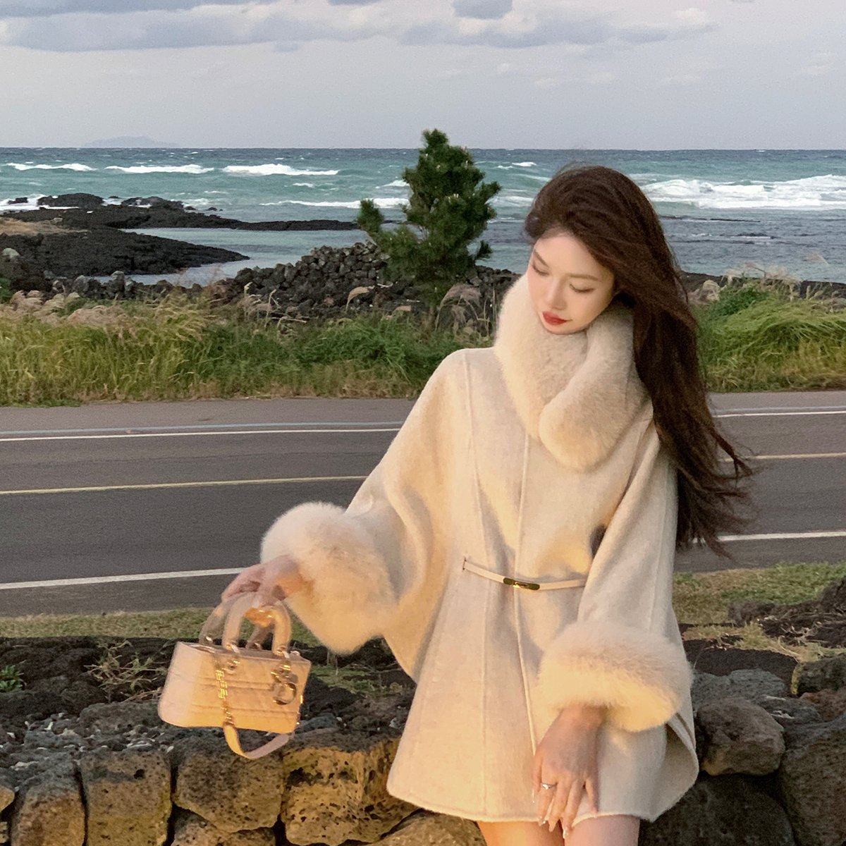 JustQin冰岛恋人秋冬新款du家色真狐狸毛双面呢斗篷式大衣女