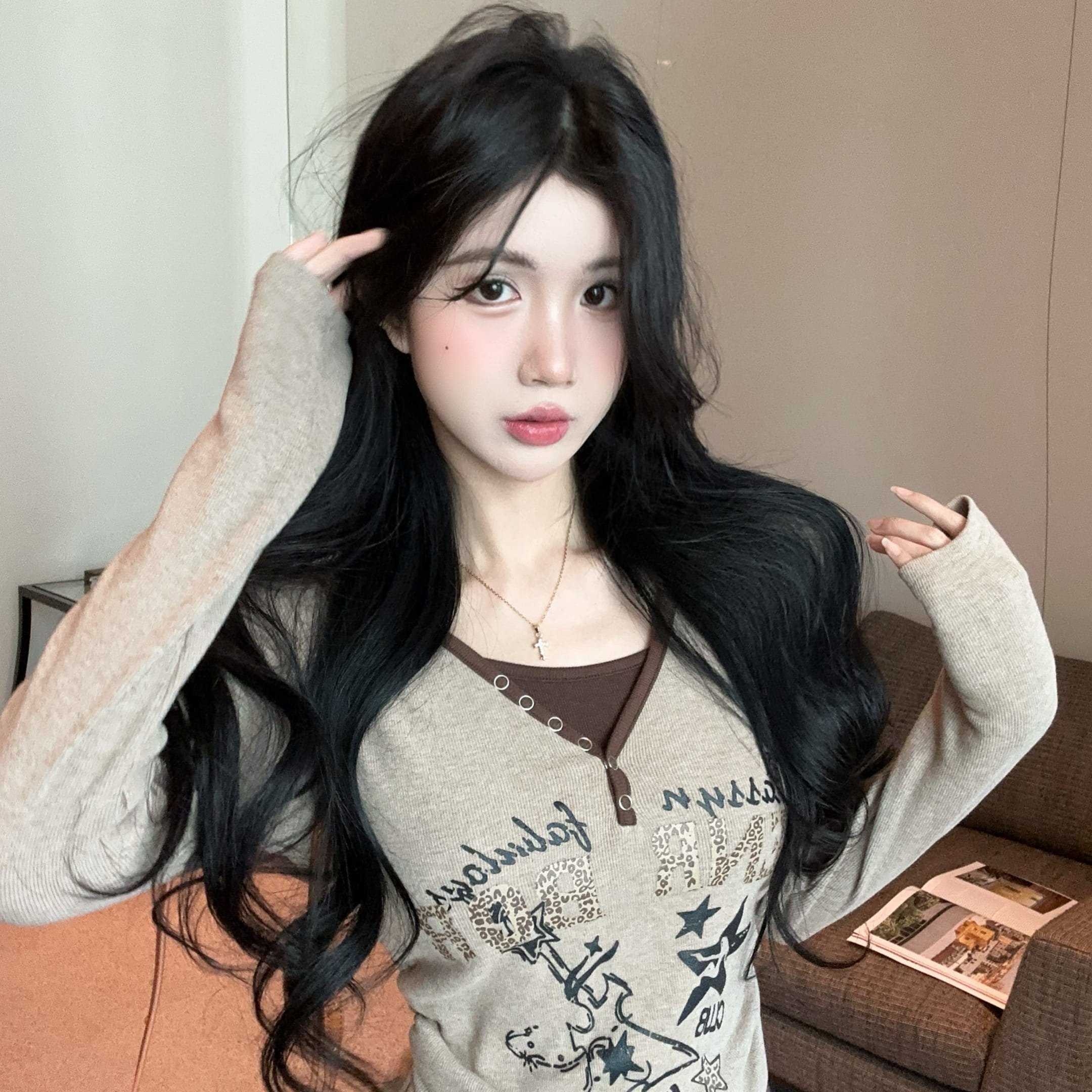 实拍实价  豹纹字母印花撞色V领假两件修身显瘦长袖T恤上衣