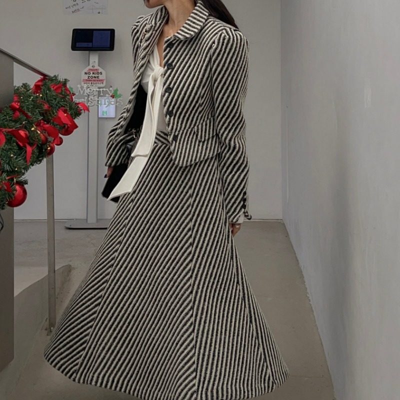 已出货   小香风翻领系扣条纹毛呢短外套+条纹毛呢半身裙 2件套,女装/女士精品,时尚套装,淘宝优惠券,粉丝福利购,淘宝优惠卷