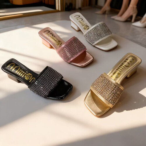 年货节洋气平底拖鞋女外穿百搭6厘米粗跟闪钻方头slippers heels
