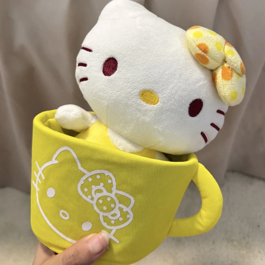 Hellokitty黄色茶杯凯蒂猫可爱卡通毛绒玩偶波点蝴蝶结公仔XG17