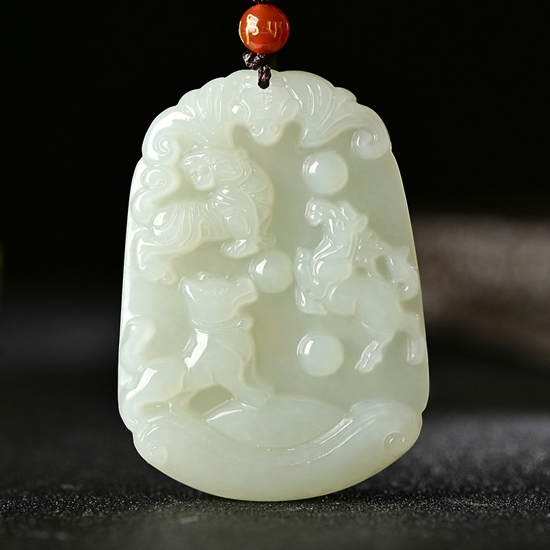 白玉生肖虎马狗蛇鸡牛吊坠牌子