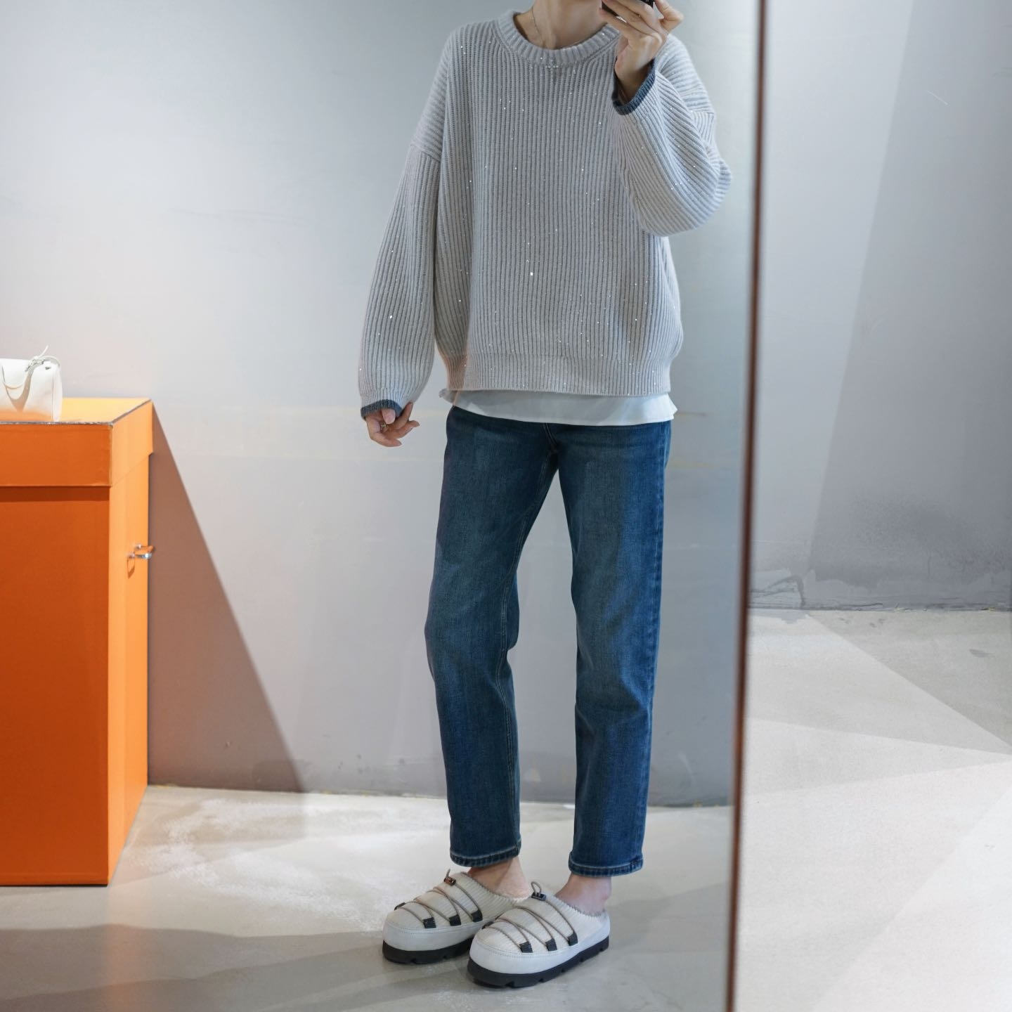 温暖利落有型加绒小直筒牛仔裤