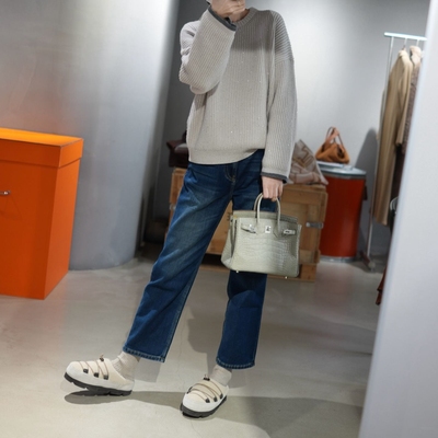 柔软舒适内里薄绒小直筒牛仔裤