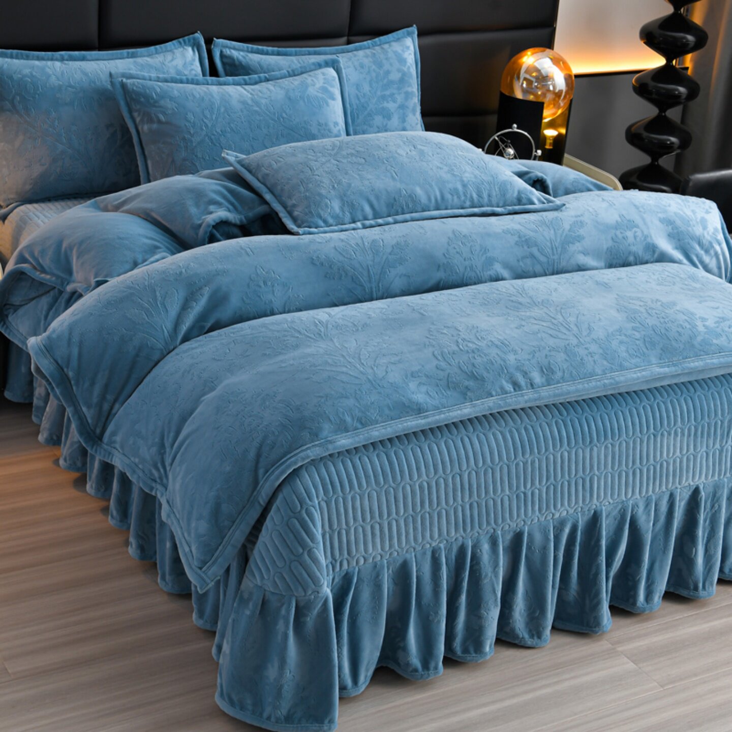 冬季加厚雕花绒保暖加绒床盖牛奶绒四件套厚款被套加棉绗缝大床单