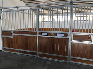 马房马厩金属马圈马术用品马场护栏萌宠乐园马场围栏牛羊养殖栅栏