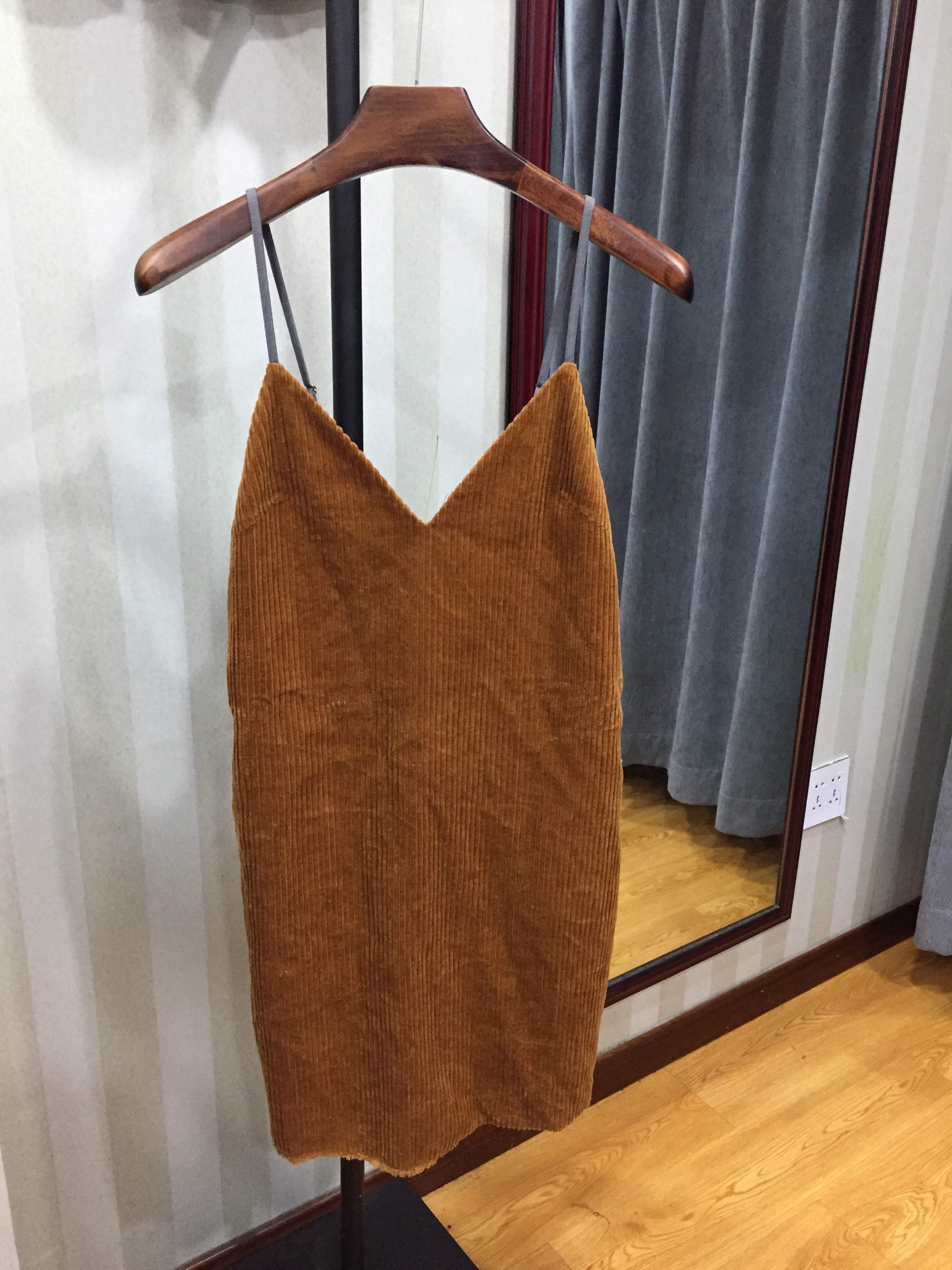太系列剪标女装秋装新款时尚V领连衣裙