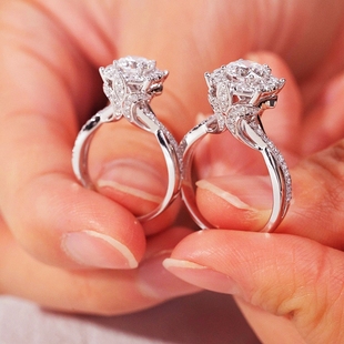 正品 莫桑石钻戒女复古奢华925纯镀18K白金结婚仿真钻戒王室庄园