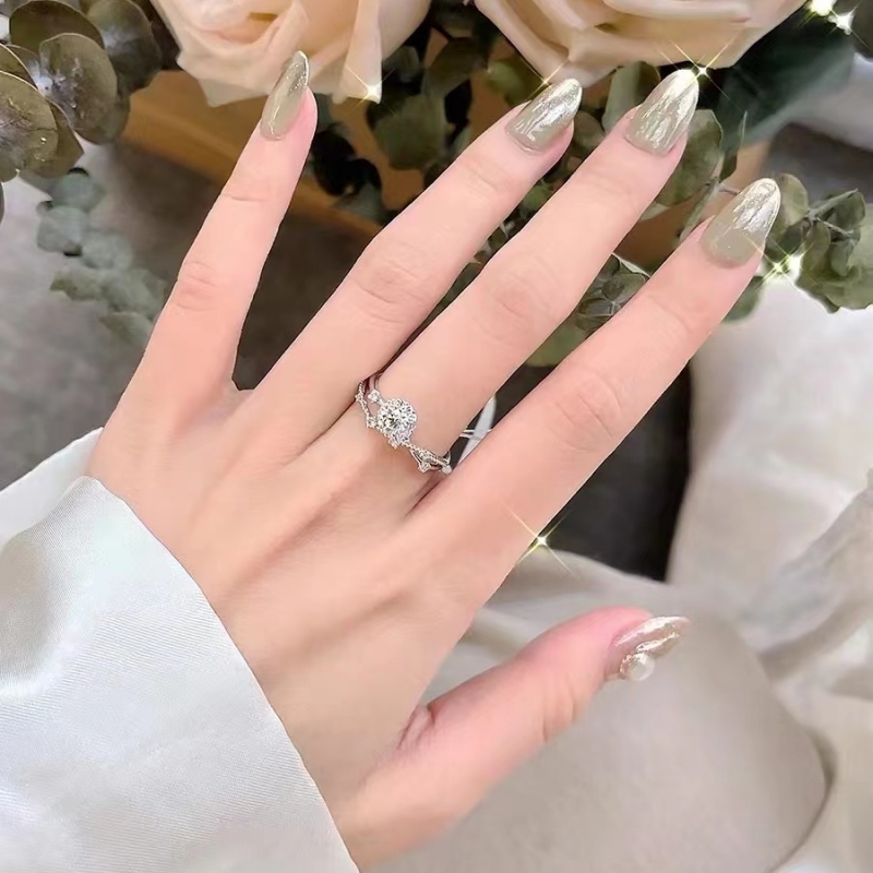 闪耀星河简约仿真结婚莫桑石钻戒