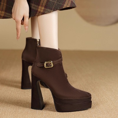 小个子恨天高尖头真皮粗跟短靴