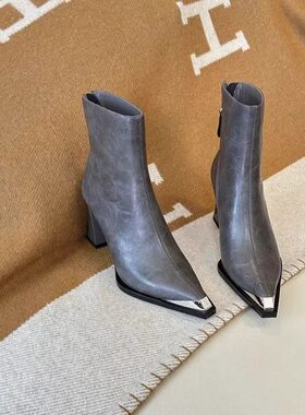金属尖头短筒靴粗跟加绒靴子