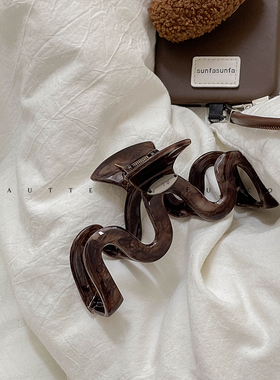 FUNCOCO｜巨高级摩卡棕~发量多星人曲线大号鲨鱼夹后脑勺夹子头饰