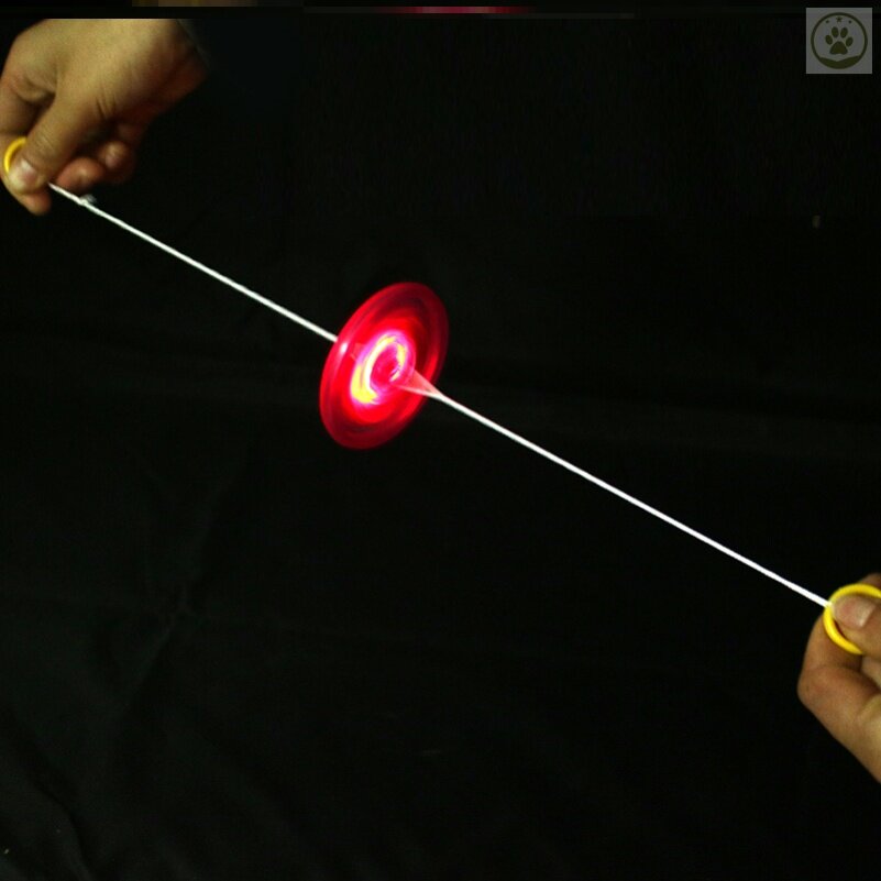 闪光拉线风火轮玩具儿童户外玩具2021年广场公园摆摊发光飞轮拉哨在类目 玩具/童车/益智/积木/模型, 电子/发光/充气/整蛊玩具, 发光玩具中 - 来自Buy2taobao.com提供专业的淘宝代购服务