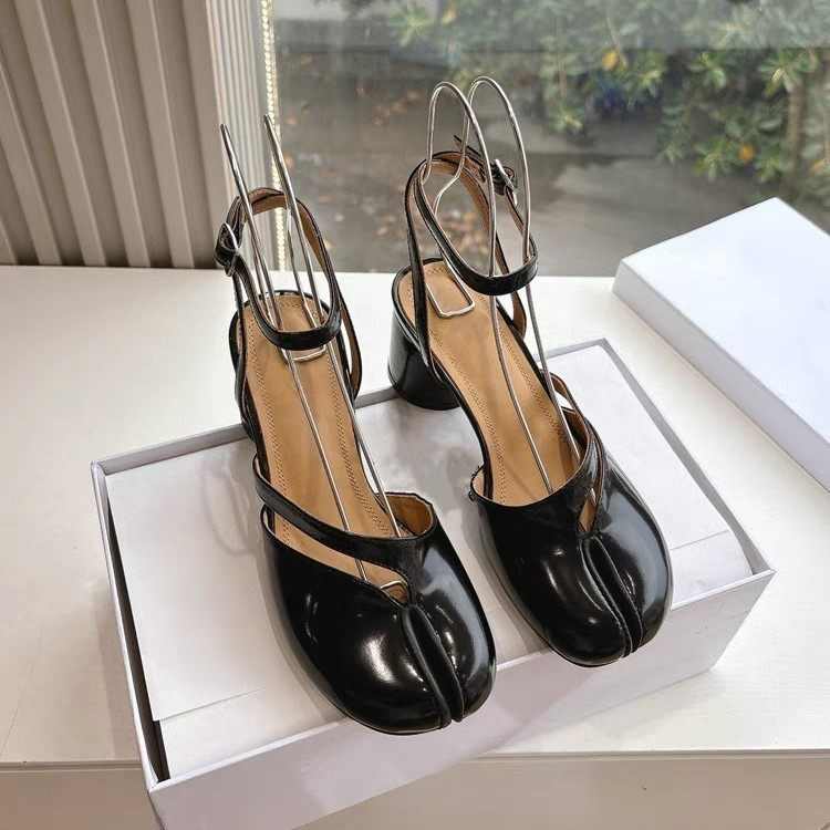 欧美外贸分趾脚腕绑带凉鞋大码中粗跟高跟鞋中空皮带扣时装单鞋女