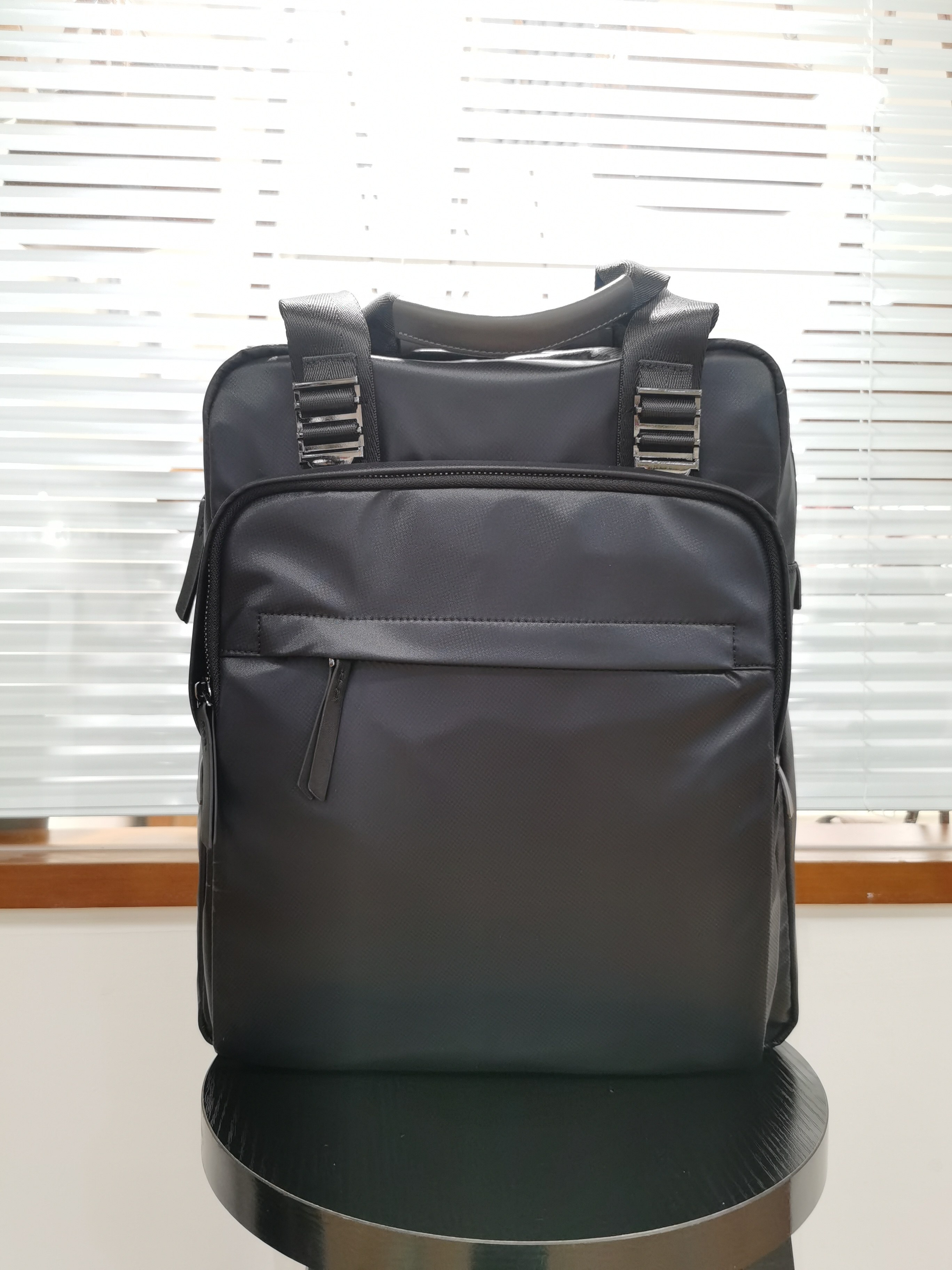 新款男士手提双肩两用男包，进口降落伞布料配头层牛皮，空包不塌