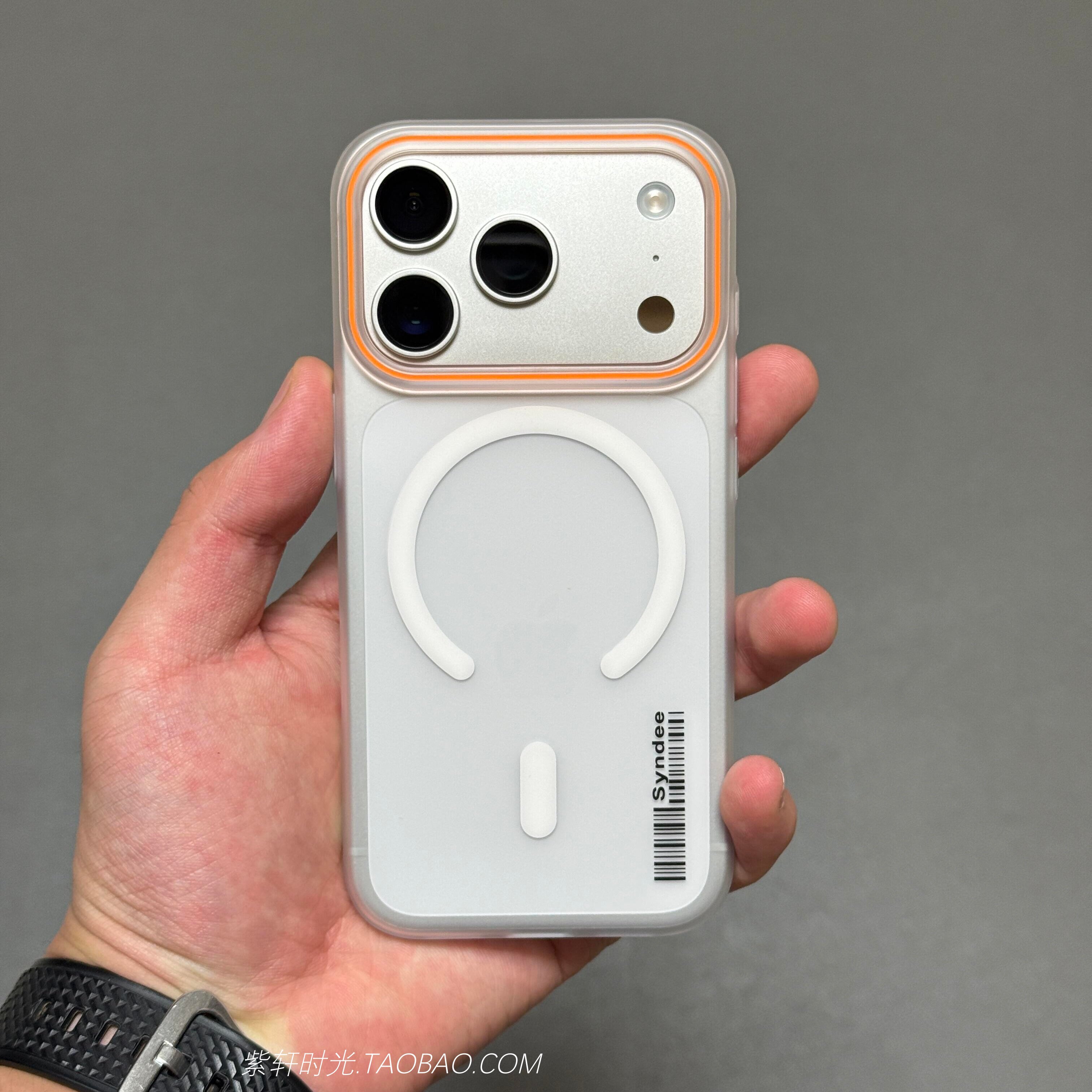 极简冰雾磨砂半透明大视窗适用小米苹果17pro手机壳max磁吸iphone16/15pro简约大孔14plus防指纹13/12硬男11