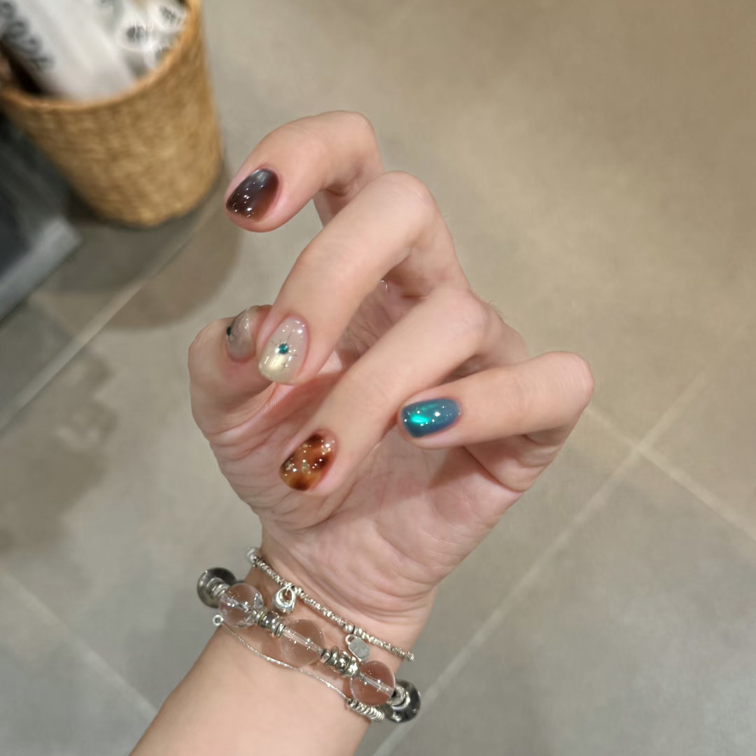 棕色美拉德猫眼手工穿戴甲小众时尚气质爆闪琥珀晕染成品美甲贴片