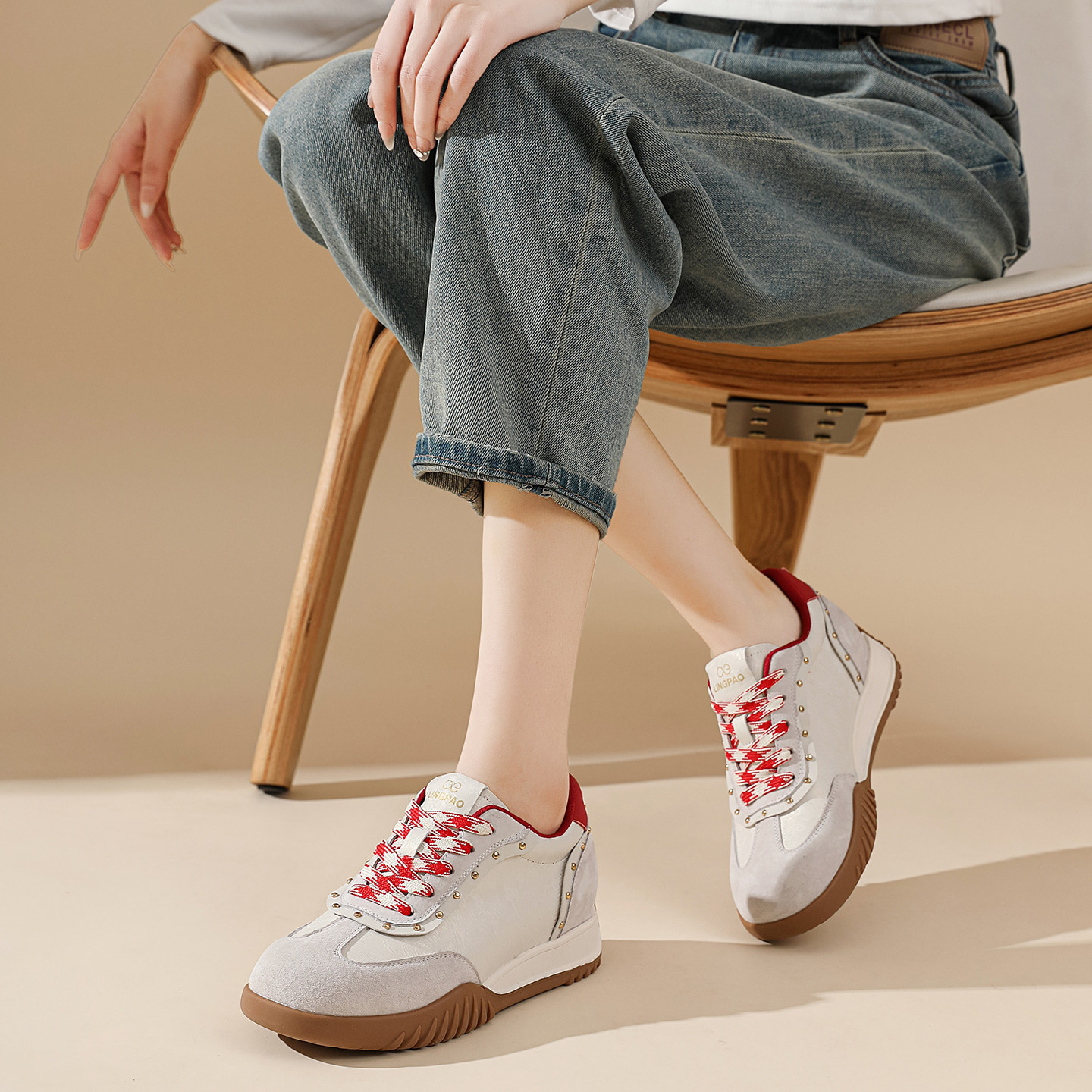 时装铆钉德训鞋女2026春季新款内增高韩版简约跑鞋厚底休闲运动鞋