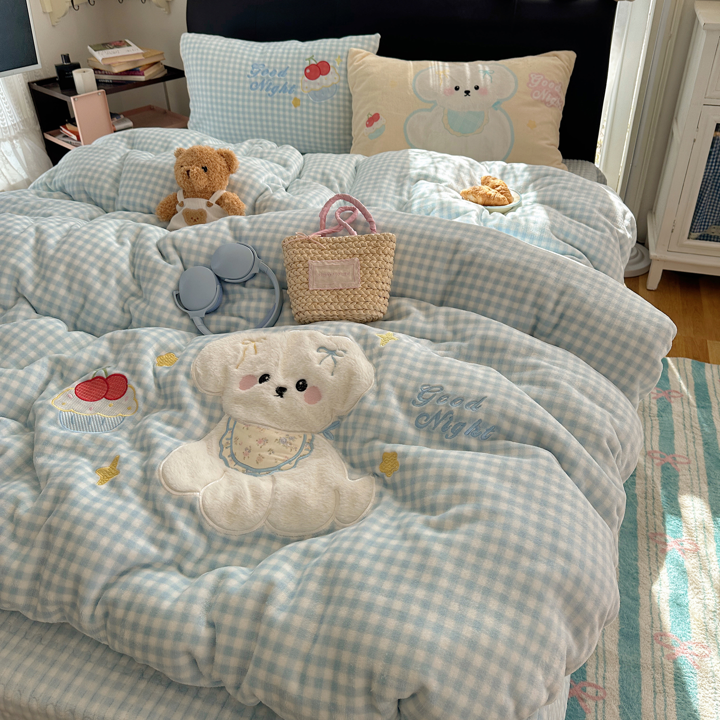 秋冬加厚保暖牛奶绒卡通床盖