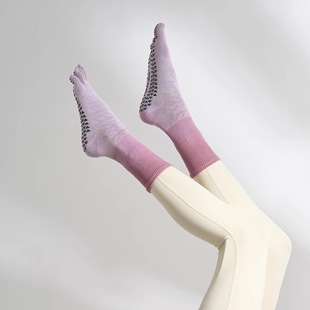 日本代购 中筒分趾地板袜 瑜伽袜防滑专业普拉提室内运动健身五指鞋