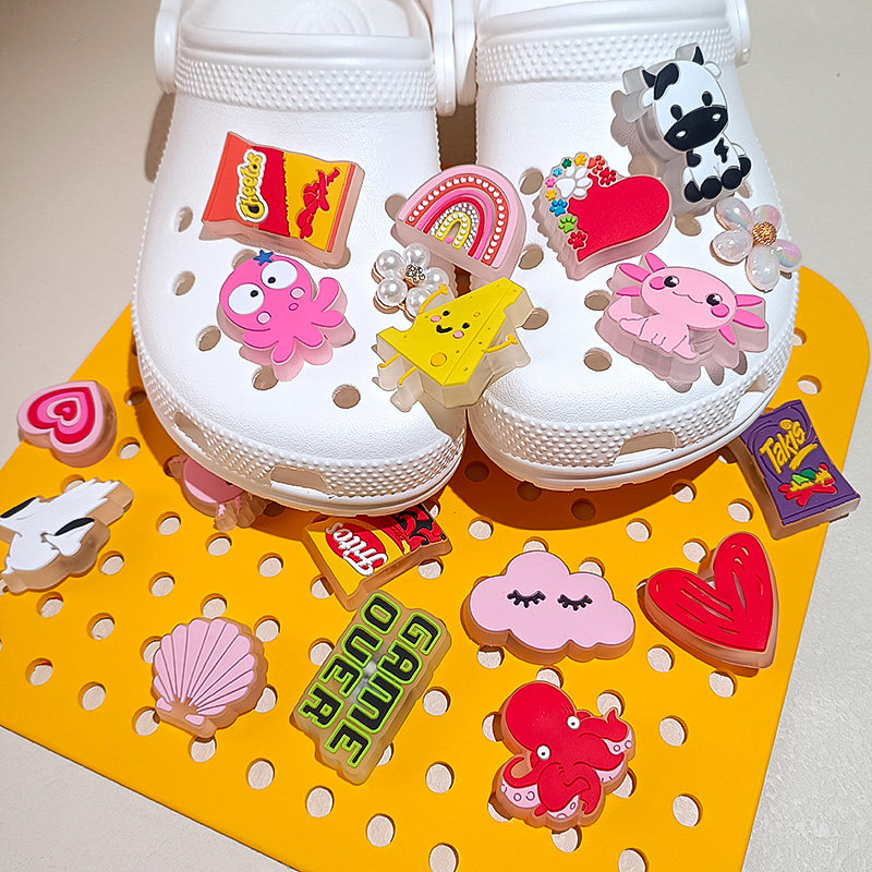 新款个性LED闪灯洞洞鞋花鞋扣鞋配饰可爱卡通花园鞋diy装饰扣鞋灯,服饰配件/皮带/帽子/围巾,鞋扣,淘宝优惠券,粉丝福利购,淘宝优惠卷