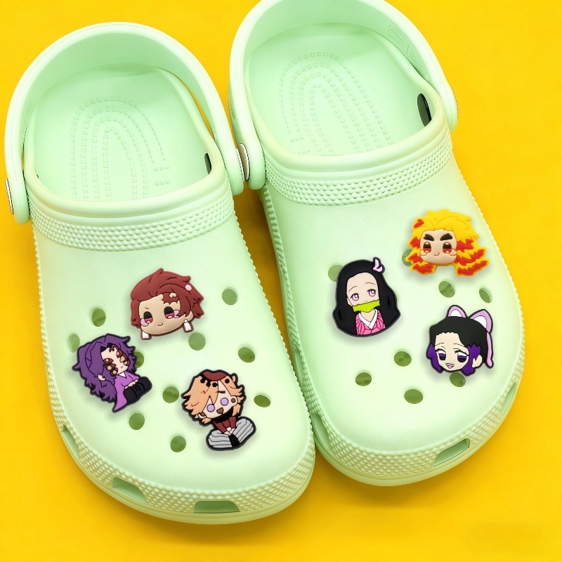 鬼灭无限城洞洞鞋花crocs鞋扣