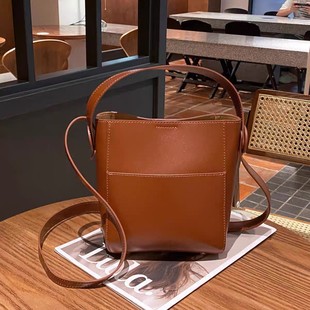 高级质感轻奢小众女士真皮包包牛皮水桶包方型包单肩斜挎包手提包