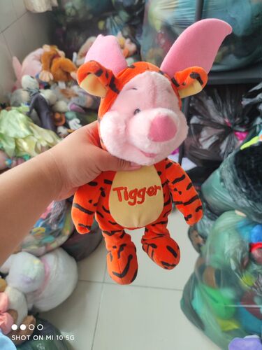 piglet小熊维尼好友小猪皮杰穿跳跳虎衣服版公仔毛绒玩具生日礼物