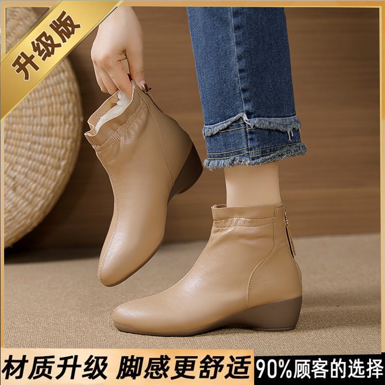韩版冬季软皮软底坡跟瘦瘦女短靴