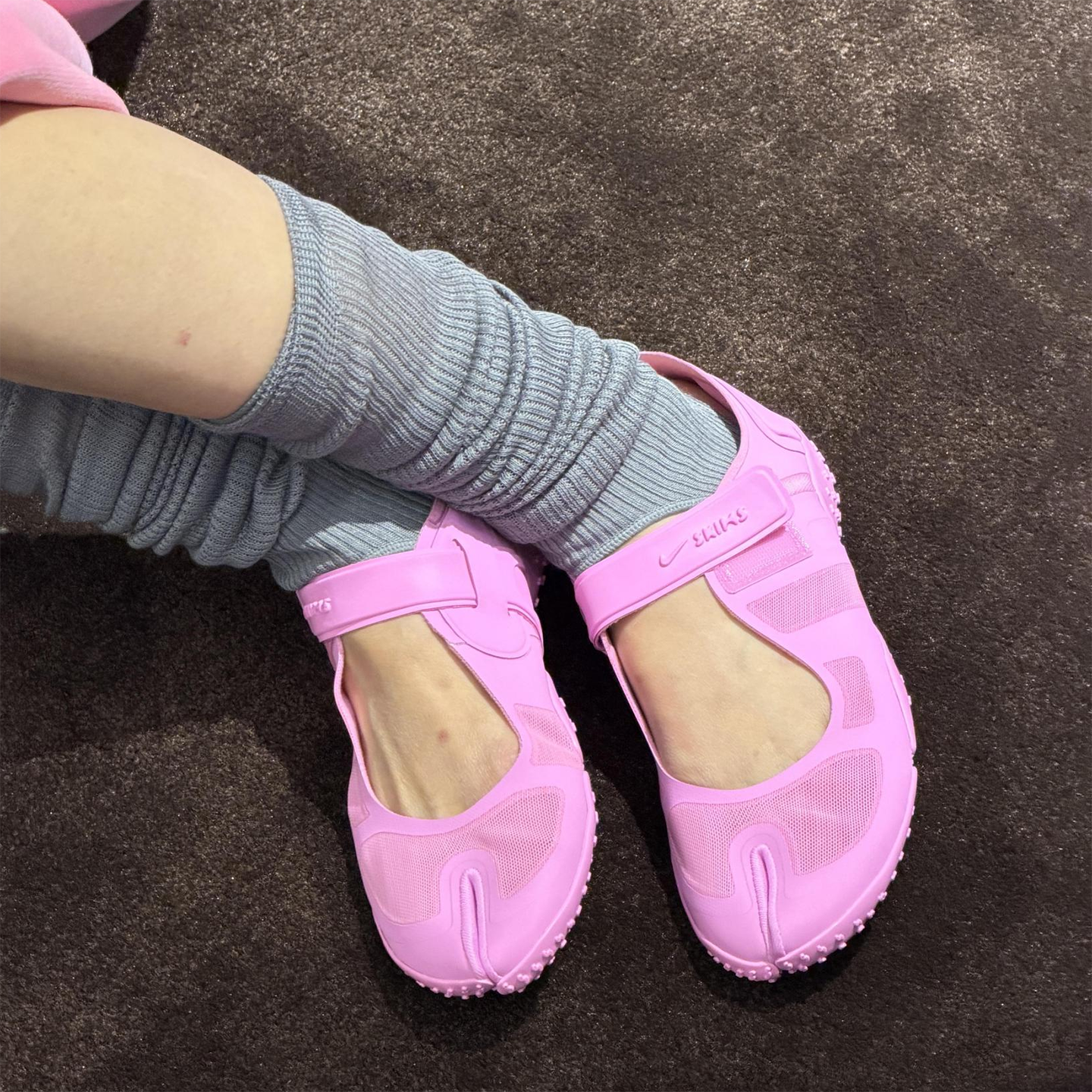 代购Nike RIFT MESH x Skims耐克联名款芭比粉分趾鞋运动休闲鞋女