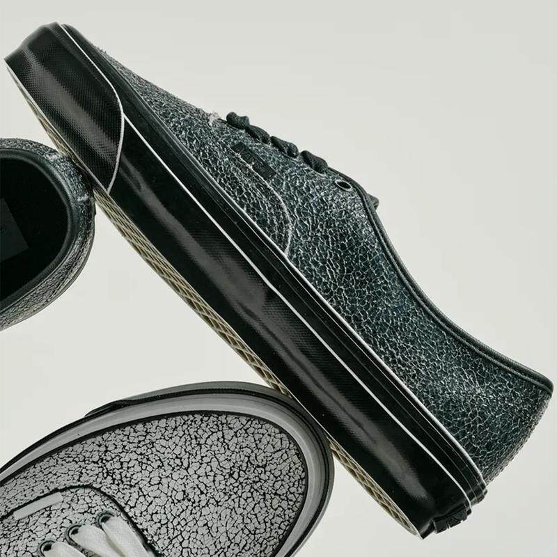 代购VANS PREMIUM AUTHENTIC 44黑色皮面爆裂纹男士低帮休闲板鞋