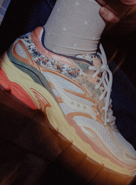 代购Saucony Progrid Omni 9索康尼复古白小碎花拼色男女跑步鞋