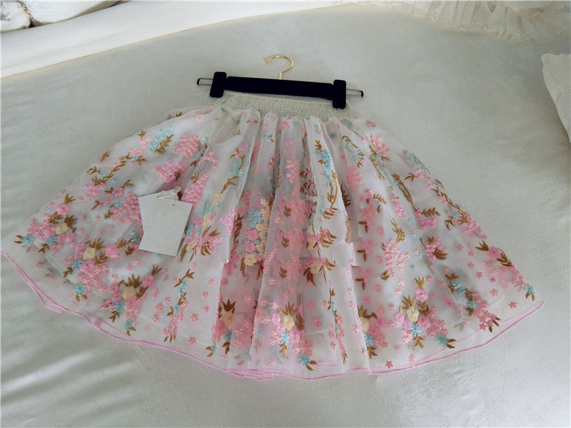 刘美人2019春季新款粉色欧根纱绣花蓬蓬半身裙女很仙的百褶裙