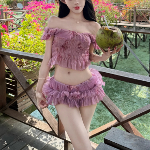 泳衣女小胸一字领温泉度假泳装 法式 性感纯欲紫色碎花抽褶分体裙式