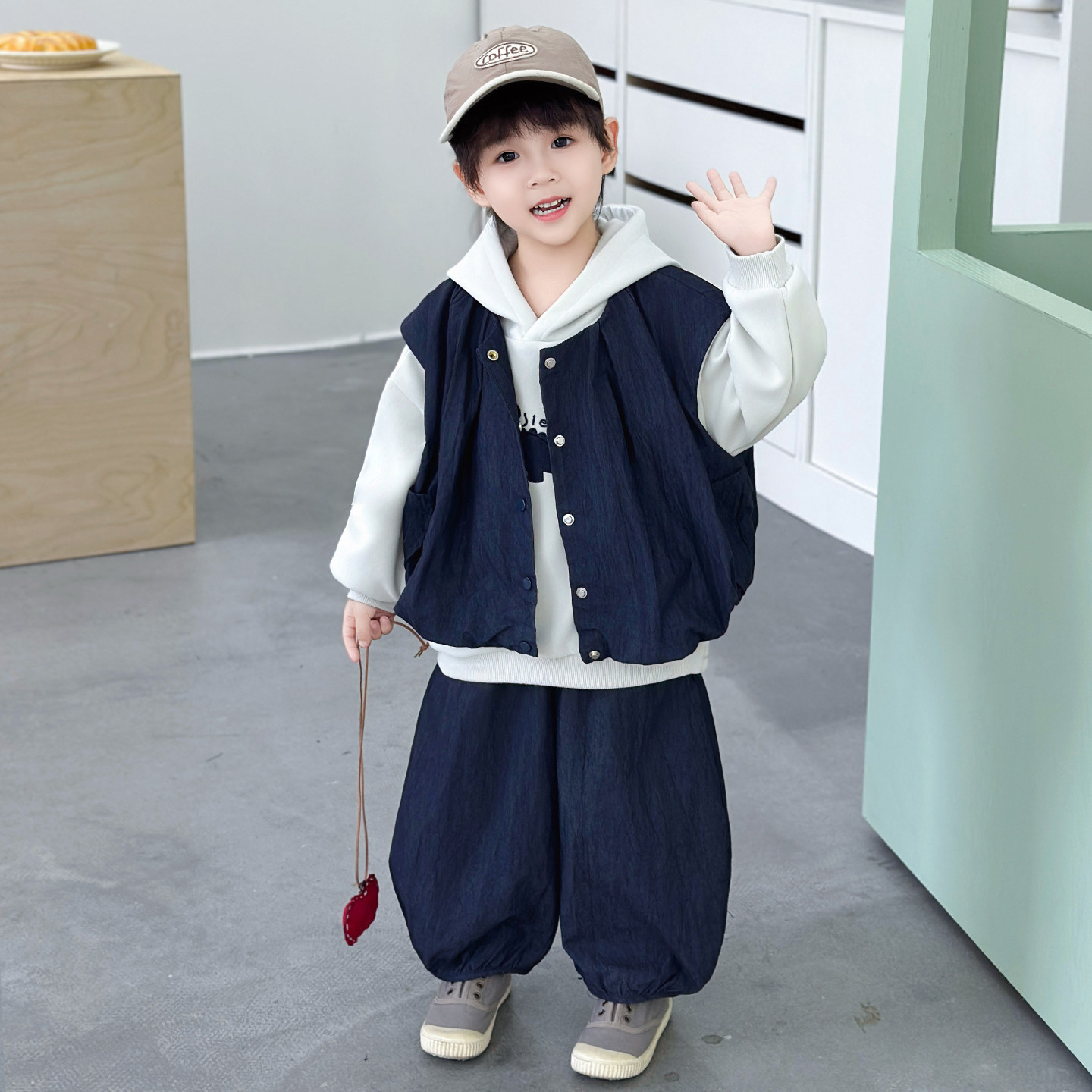 男童秋装套装2026新款儿童韩版洋气卫衣马甲三件套宝宝秋季衣服潮