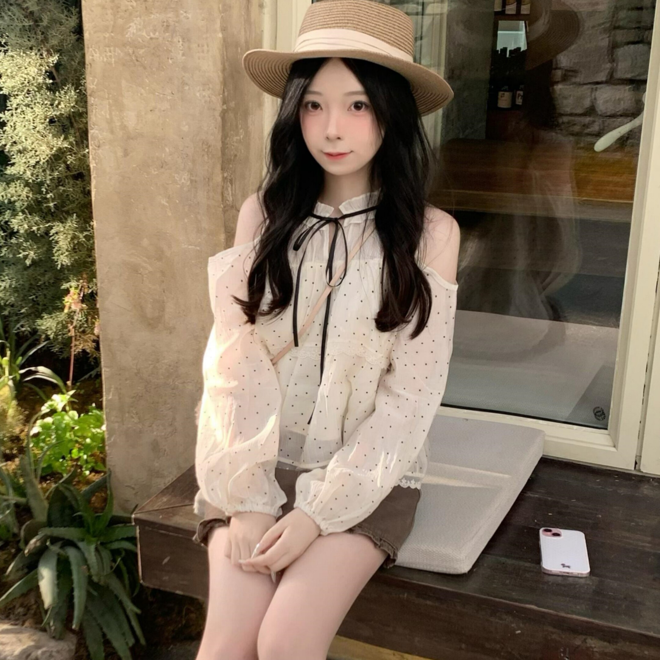 法式波点露肩蕾丝雪纺衫女2026春夏新款温柔风挂脖系带长袖上衣