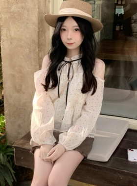 法式波点露肩蕾丝雪纺衫女2026春夏新款温柔风挂脖系带长袖上衣