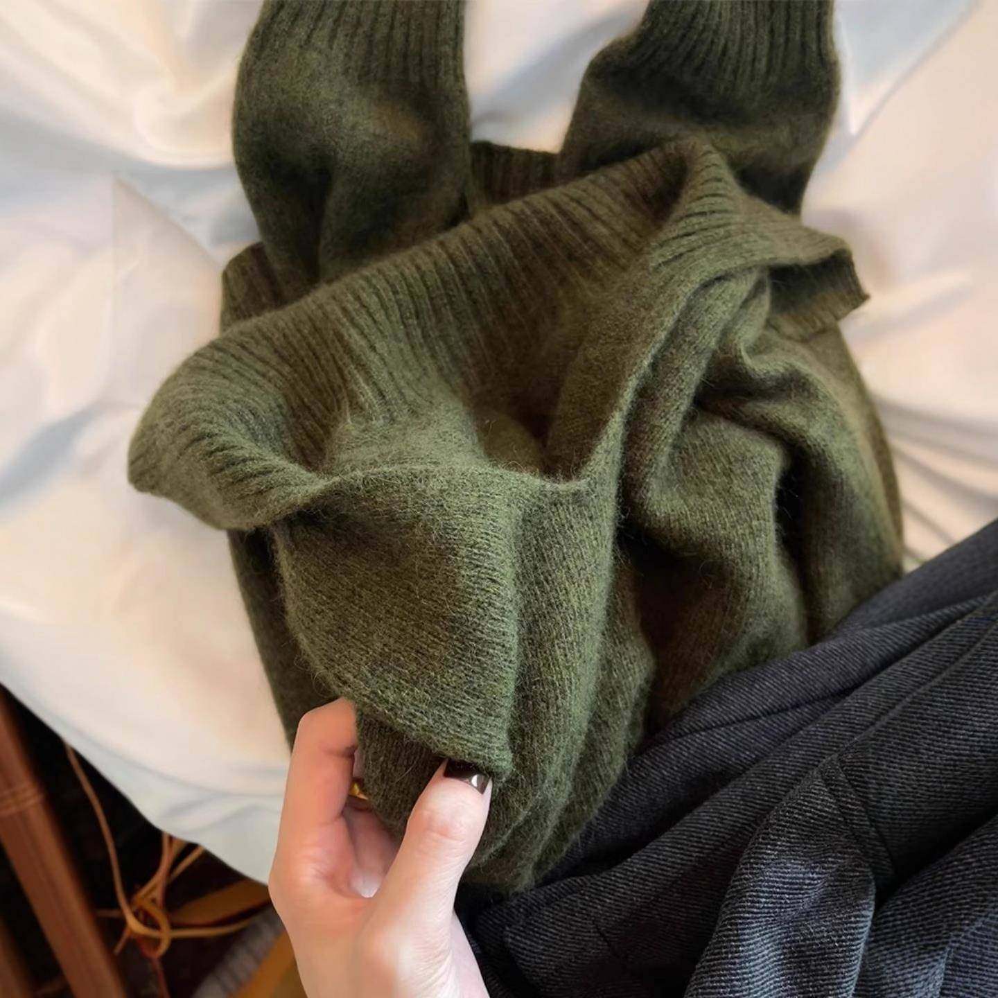 欧货高端墨绿色羊毛翻领毛衣女冬205新款慵懒咸菜绿针织衫V领上衣