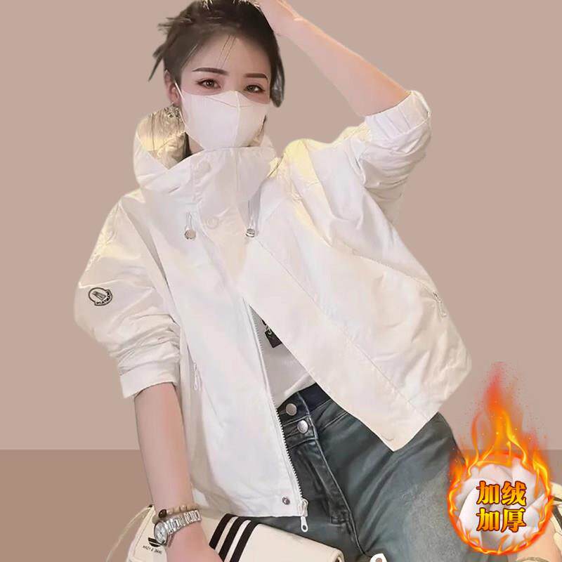 2025秋冬新款女士冲锋衣外套加绒加厚爆款时尚洋气小个子短款上衣