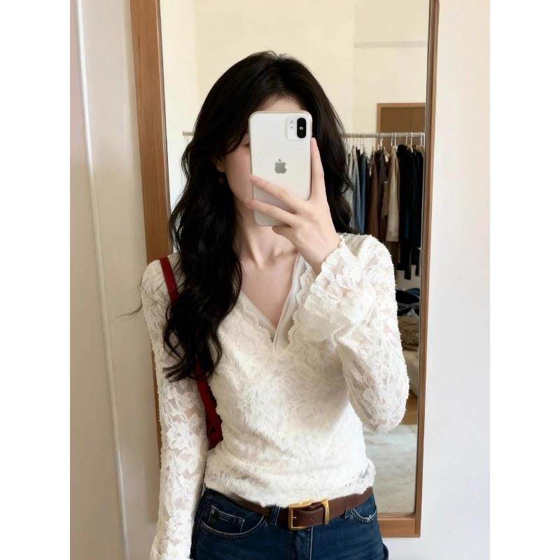 加绒加厚蕾丝打底衫女秋冬2025新款今年流行爆款喇叭袖V领长袖T恤