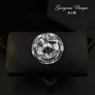 米小图复古银色圆盘胸针素雅别致高级感胸花女士别针高档配饰2120