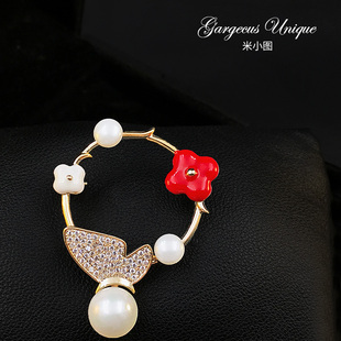 983 珍珠花朵点缀的圆环胸针 日系可爱胸花毛衣连衣裙别针配饰