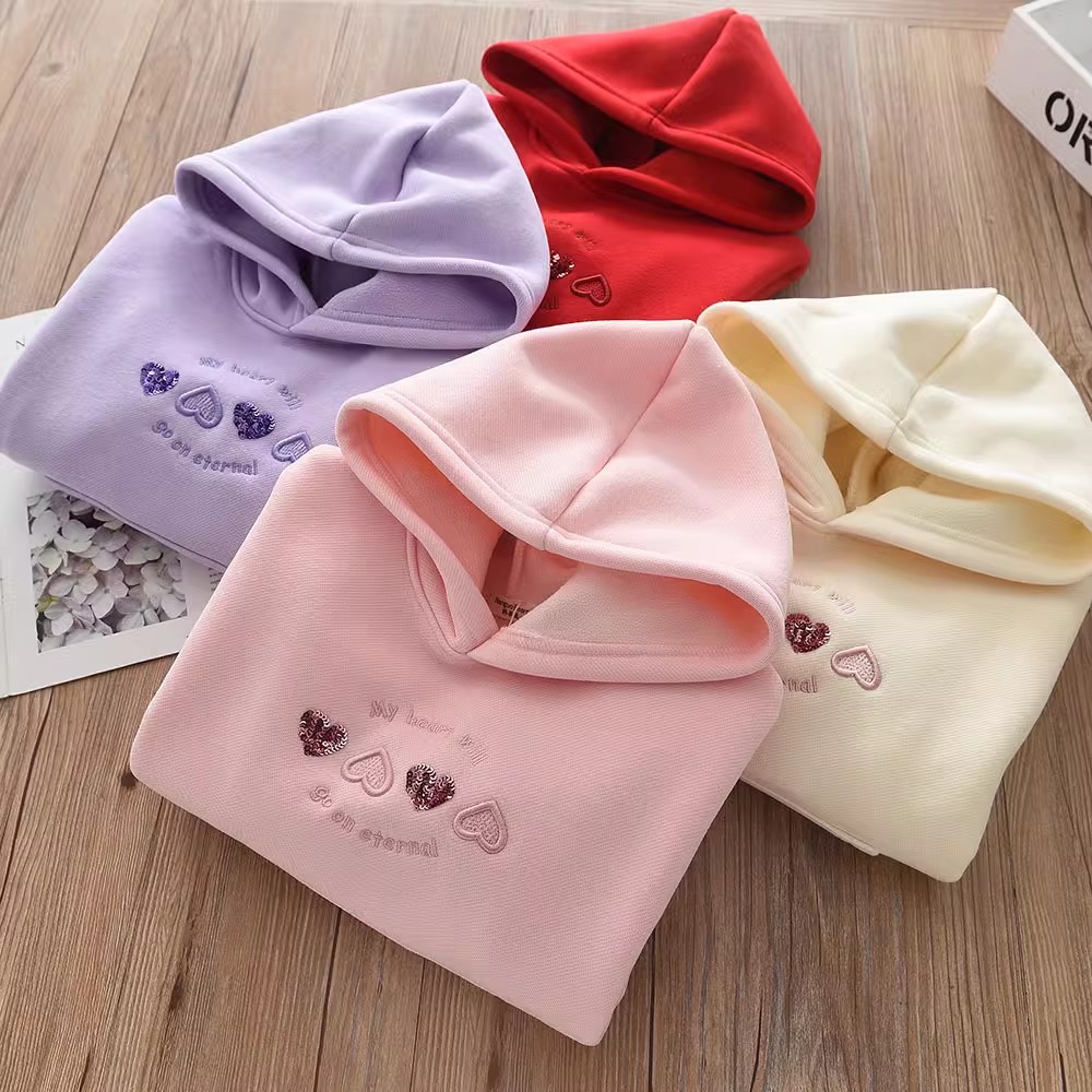 好看的女孩加绒连帽卫衣