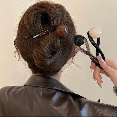 咖色2024新款一字抓夹珍珠高级感