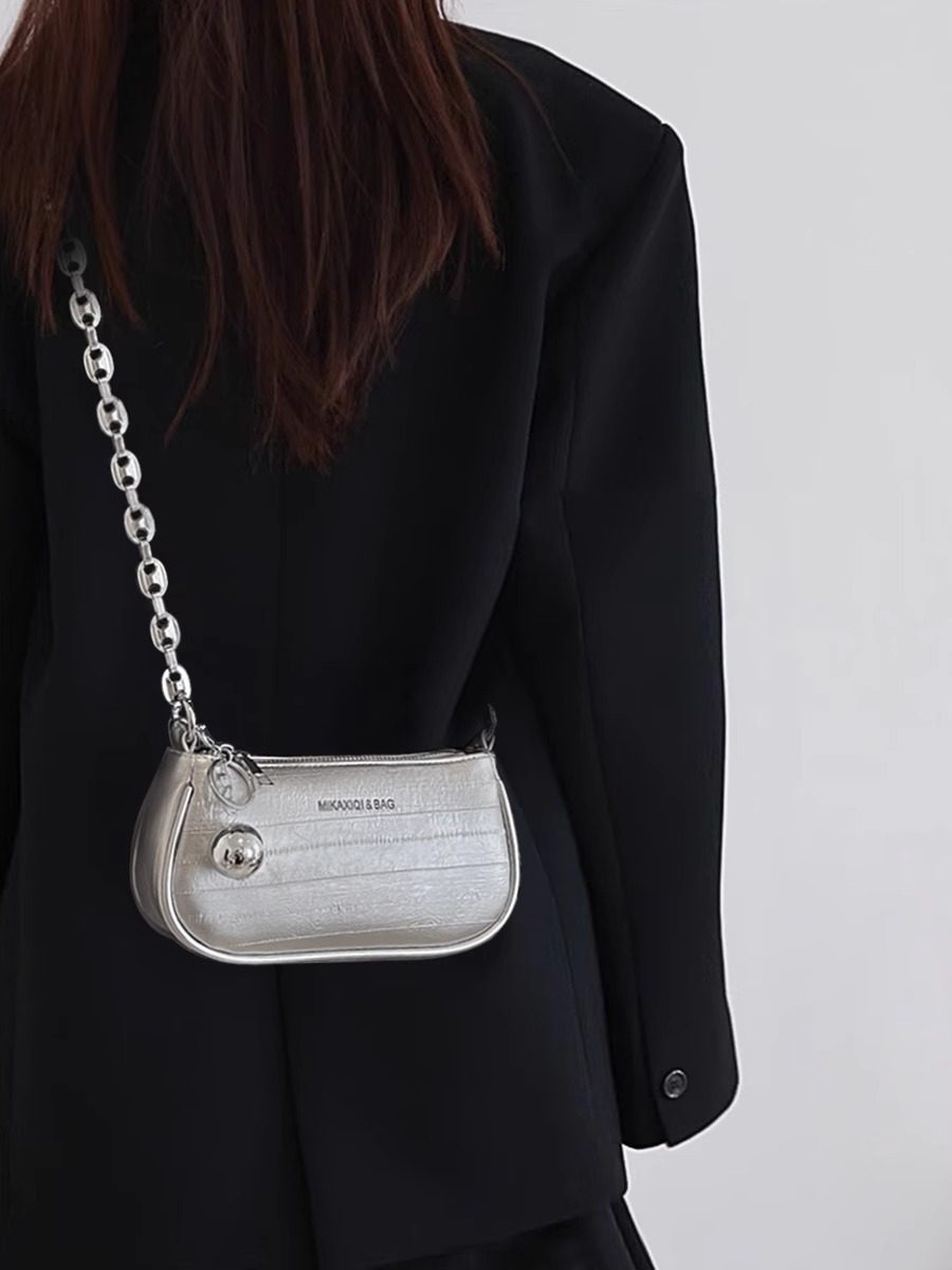 银色超火腋下包包女式2024新款夏季轻奢小众高级感链条斜挎小包女