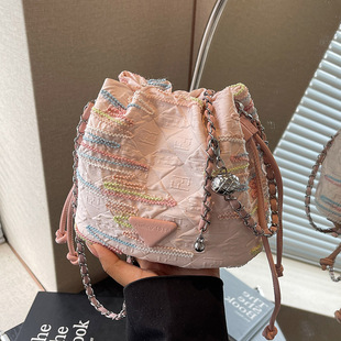 法国流行夏天爆款小包包女2024新款时尚百搭链条斜挎包超火水桶包