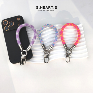 SHEARTS高级感手机挂绳手腕款 毛绒绒百搭原创手链女士电话手提绳