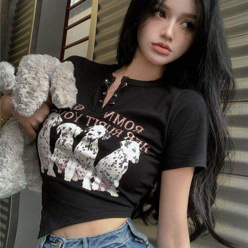 露脐装性感小上衣韩国辣妹设计感不规则紧身t恤女夏V领纯欲风女装
